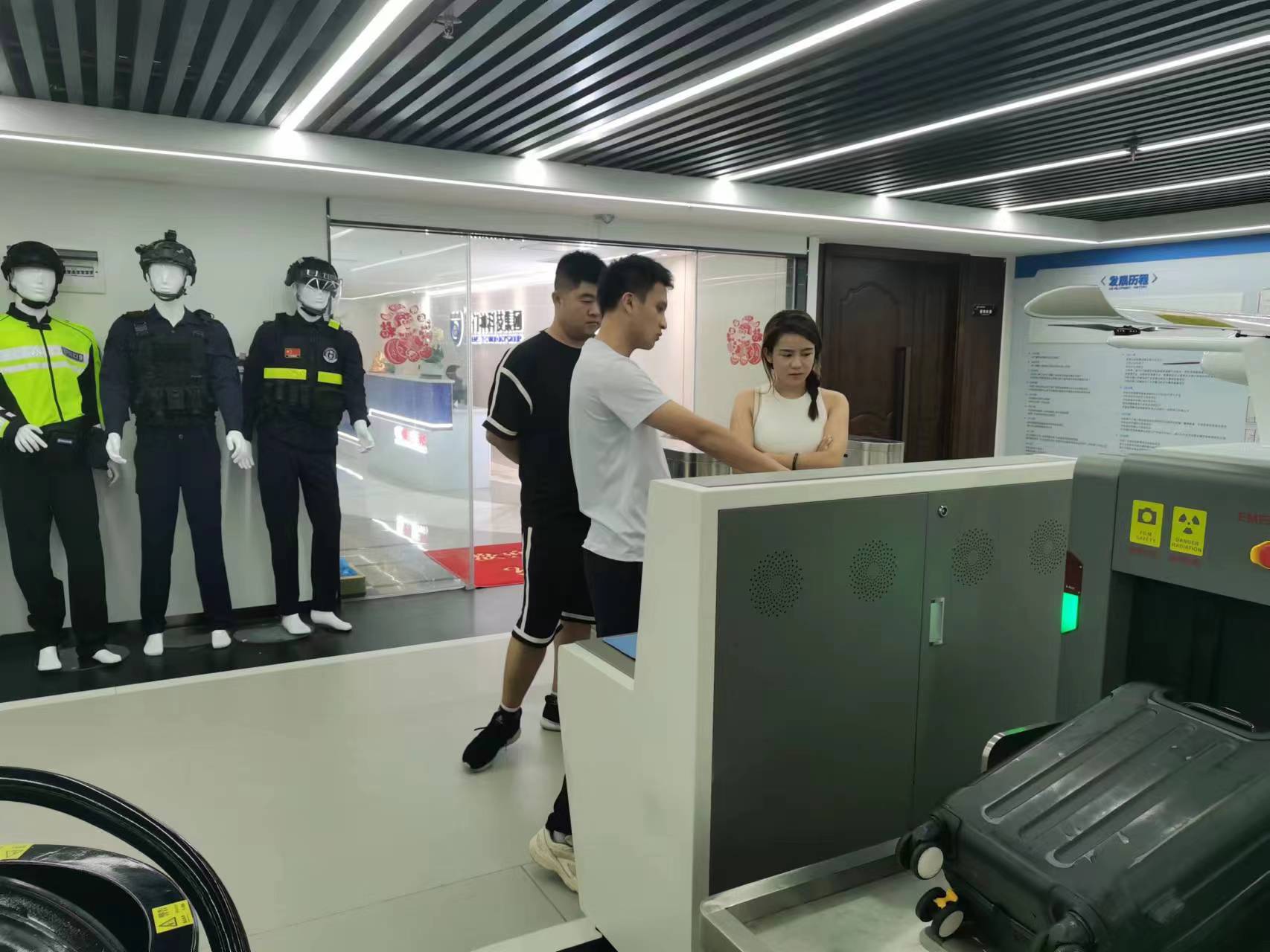 遼寧客戶來司參觀，守門神為其展示創(chuàng)新產(chǎn)品與卓越技術